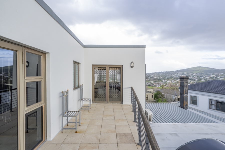4 Bedroom Property for Sale in Van Riebeeckshof Western Cape